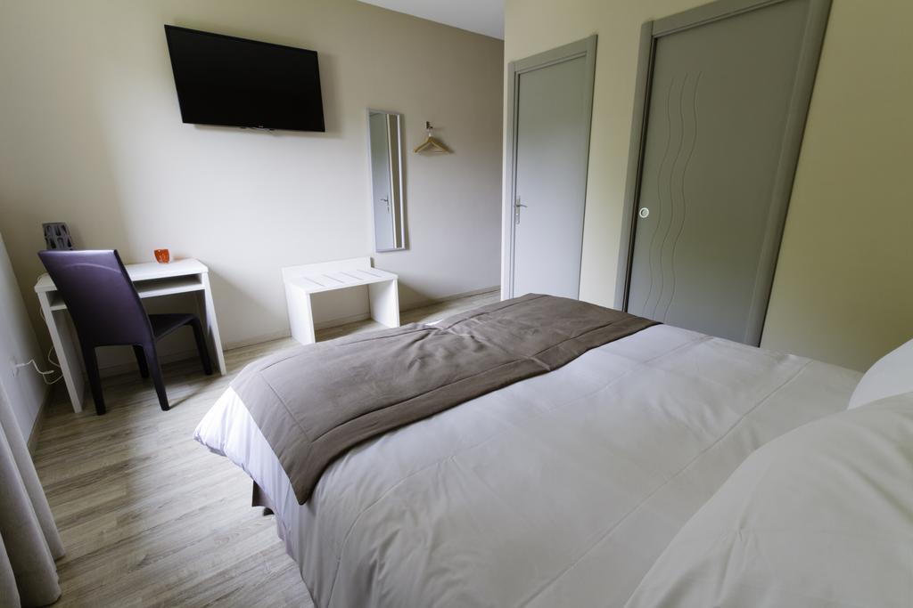 Hotel Les Petits Oreillers Saint-Martin-dʼArdèche Ruang foto